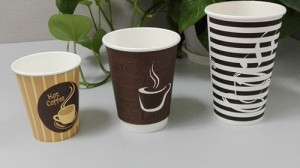 одноразовые бумажные чашки кофе